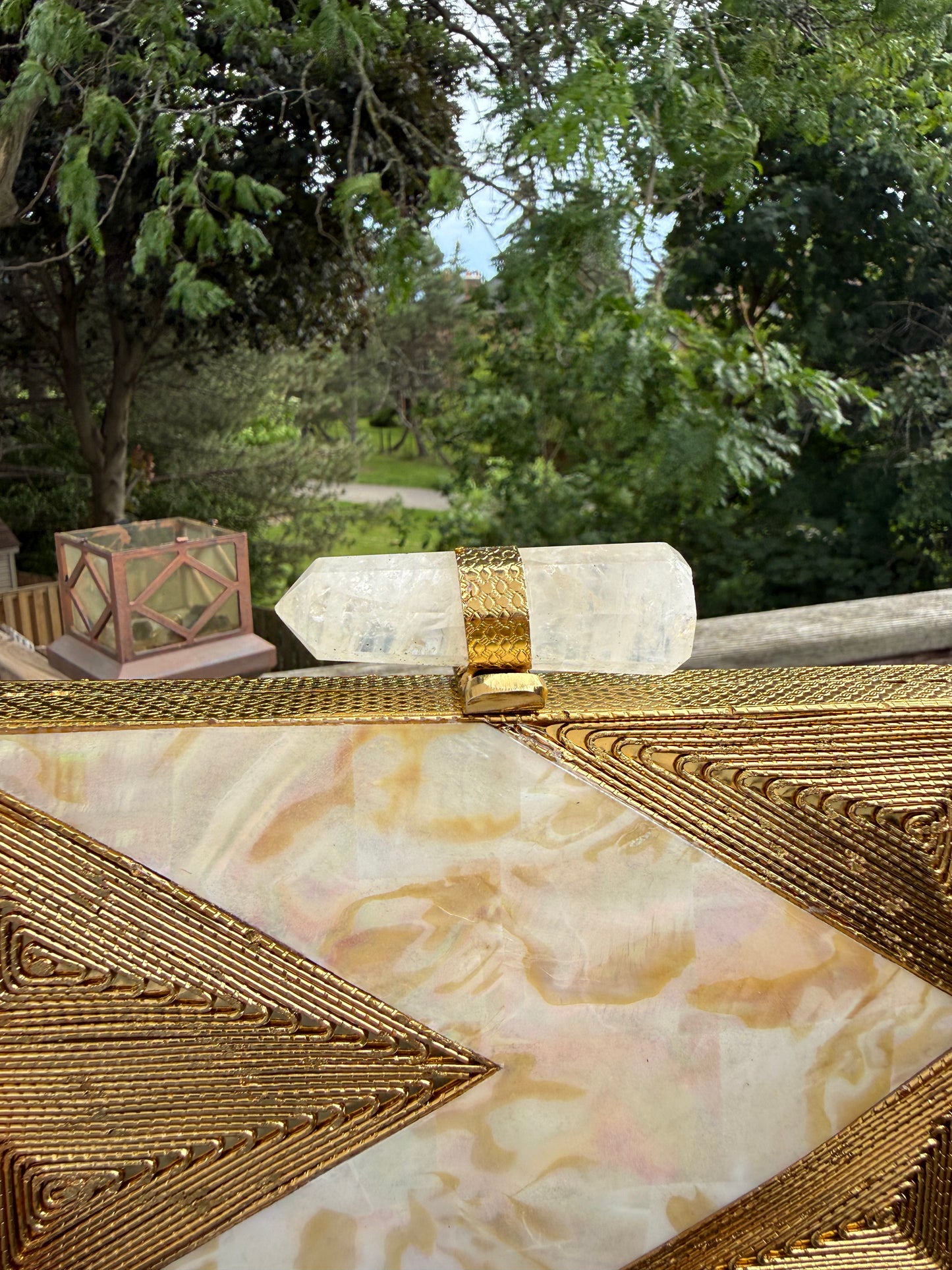 Aurora Pearl Clutch