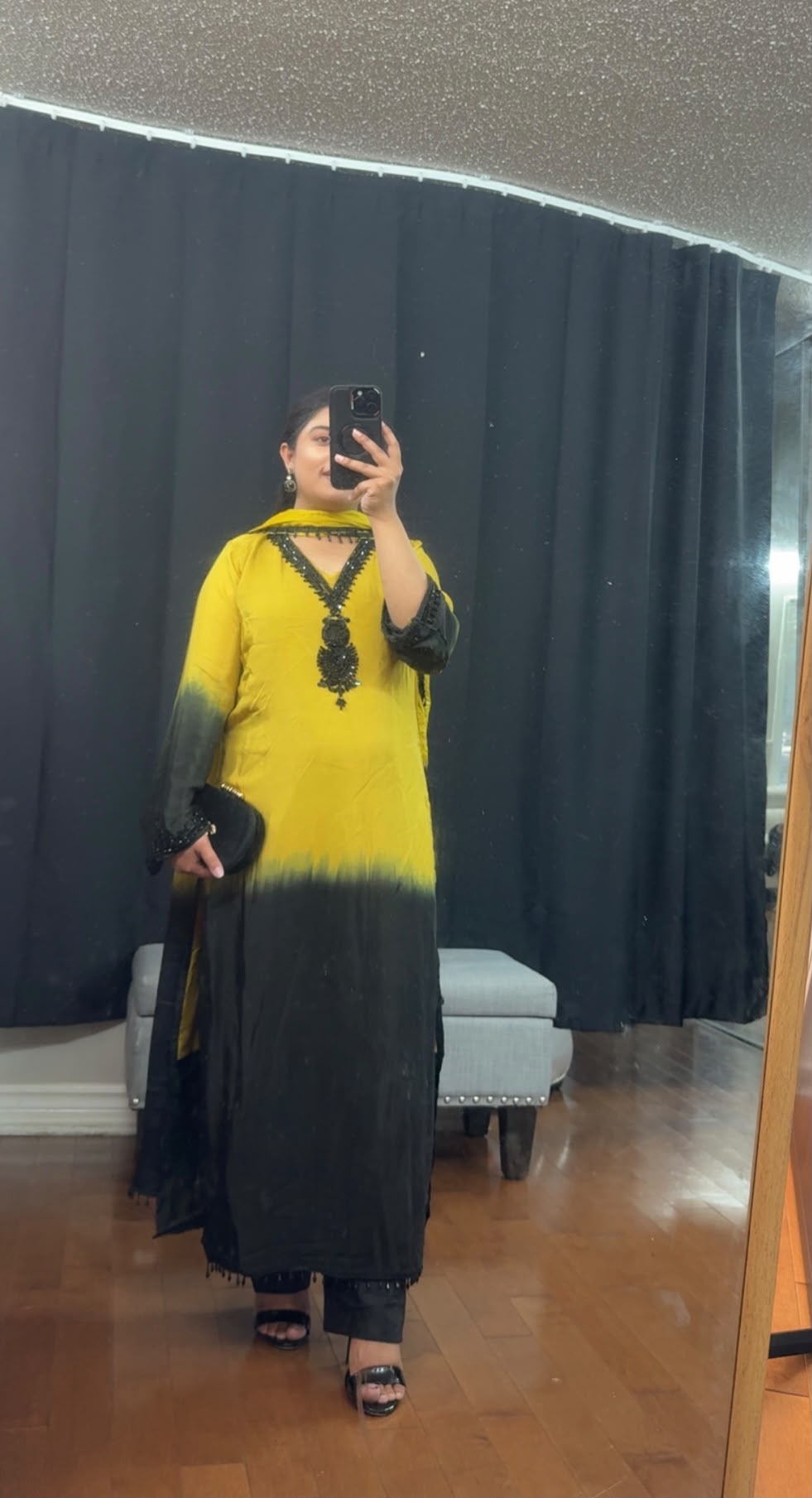Maheen Pakistani Style Suit